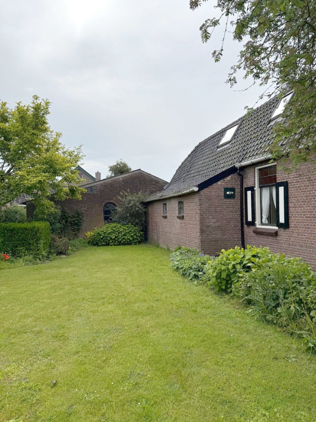 Karakterwoning met tuin en paardenstal, lopend renovatieproject